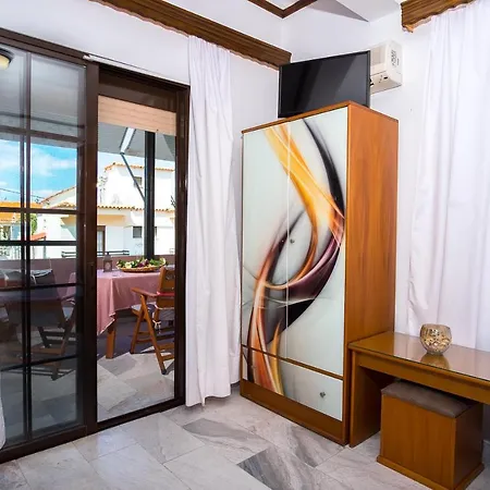 Kostas * Skála Marión